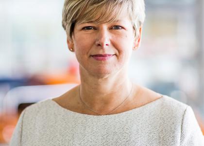 Karen Mcelhatton Headshot Crop