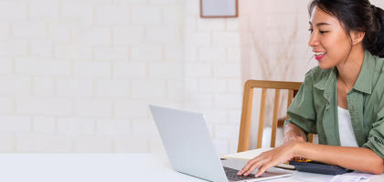 Website News Woman Paying Bill Online 1440 X 420