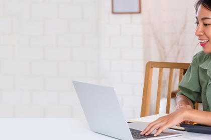 Website News Woman Paying Bill Online 1440 X 420