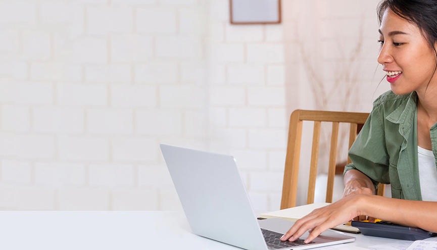 Website News Woman Paying Bill Online 1440 X 420