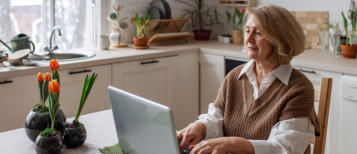 It Woman At Computer
