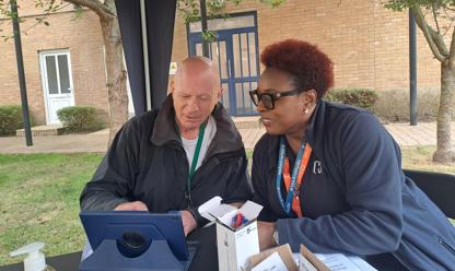 Shola And Customer (002)